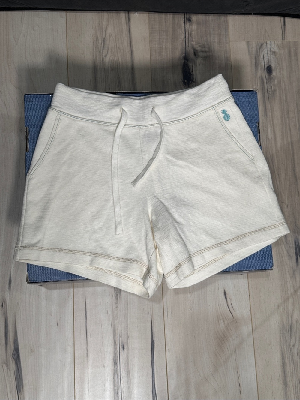 Tommy Bahama Cream Drawstring Waist Pineapple Accent Athletic Shorts